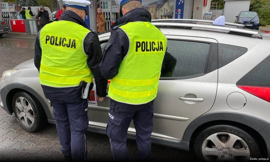 Dwóch poszukiwanych zatrzymanych przez częstochowskich policjantów