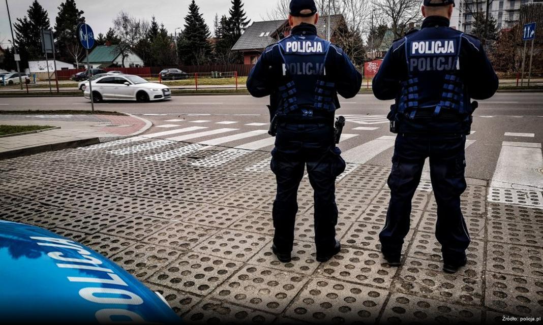 Bezpieczeństwo dzieci na drodze – spotkanie dzielnicowych z uczniami SP nr 33