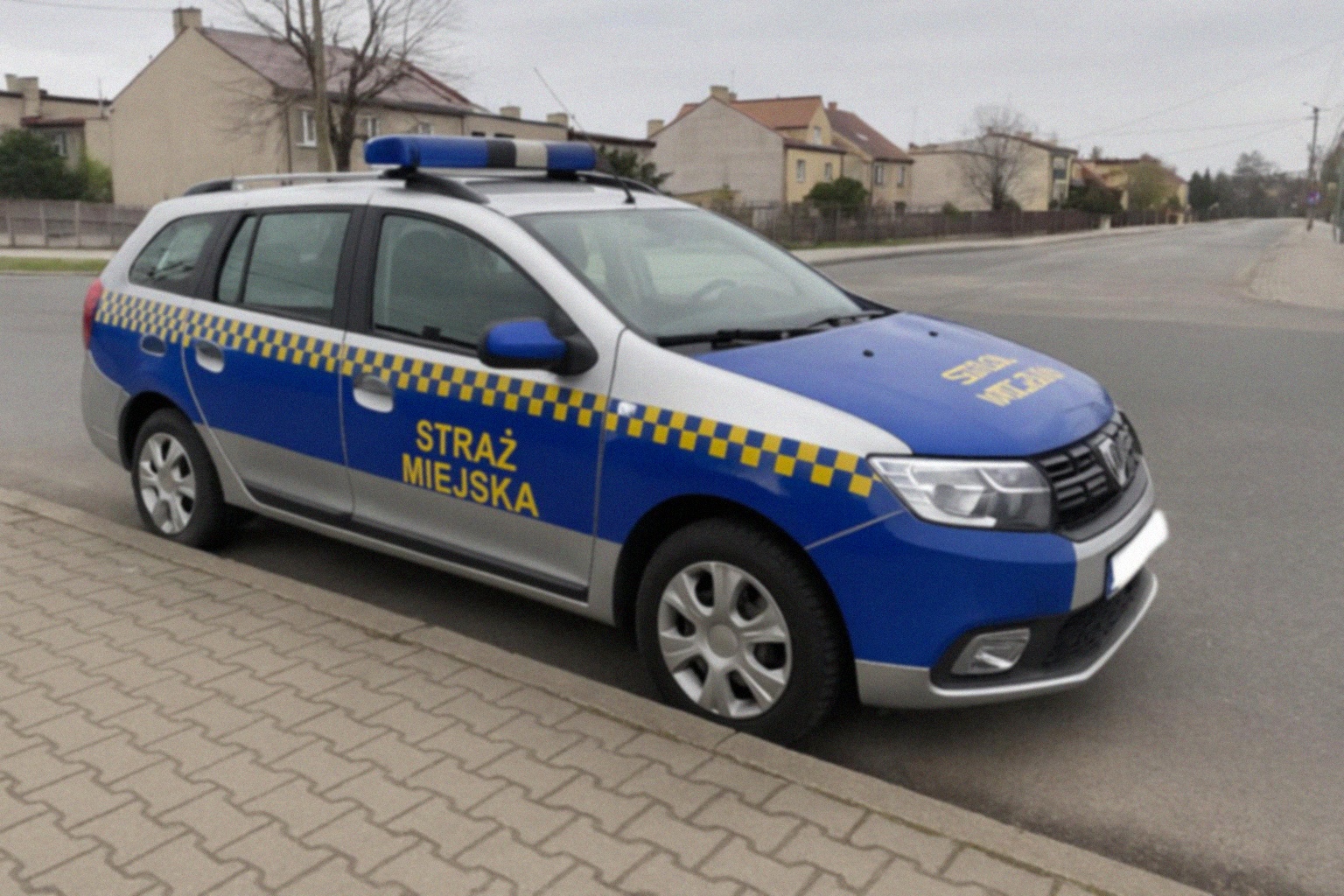Interwencja strażników miejskich: Zaginiona kobieta odnaleziona w Al. Brzozowej